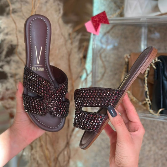 SANDALIA FECHADA COM STRASS 6371.1005 |cor:Chocolate