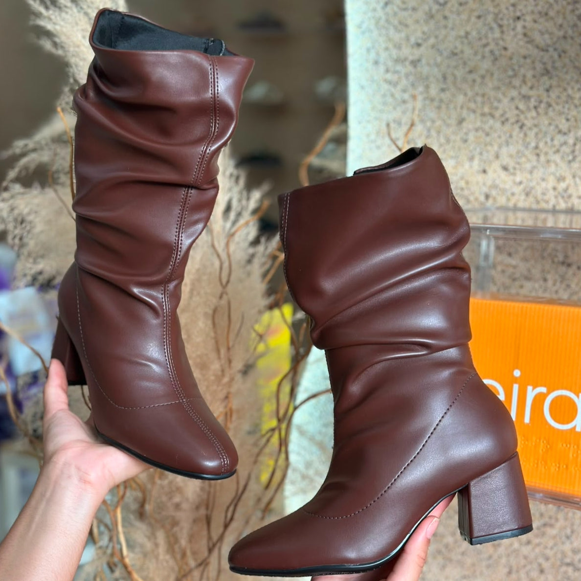 BOTA FEMININA NAPA CANO ALTO COM SALTO MARRON 9076.112