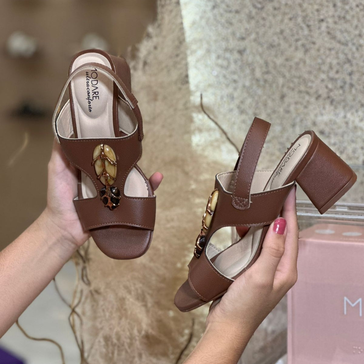 SANDALIA SALTO MARRON PEDRAS 7172.127