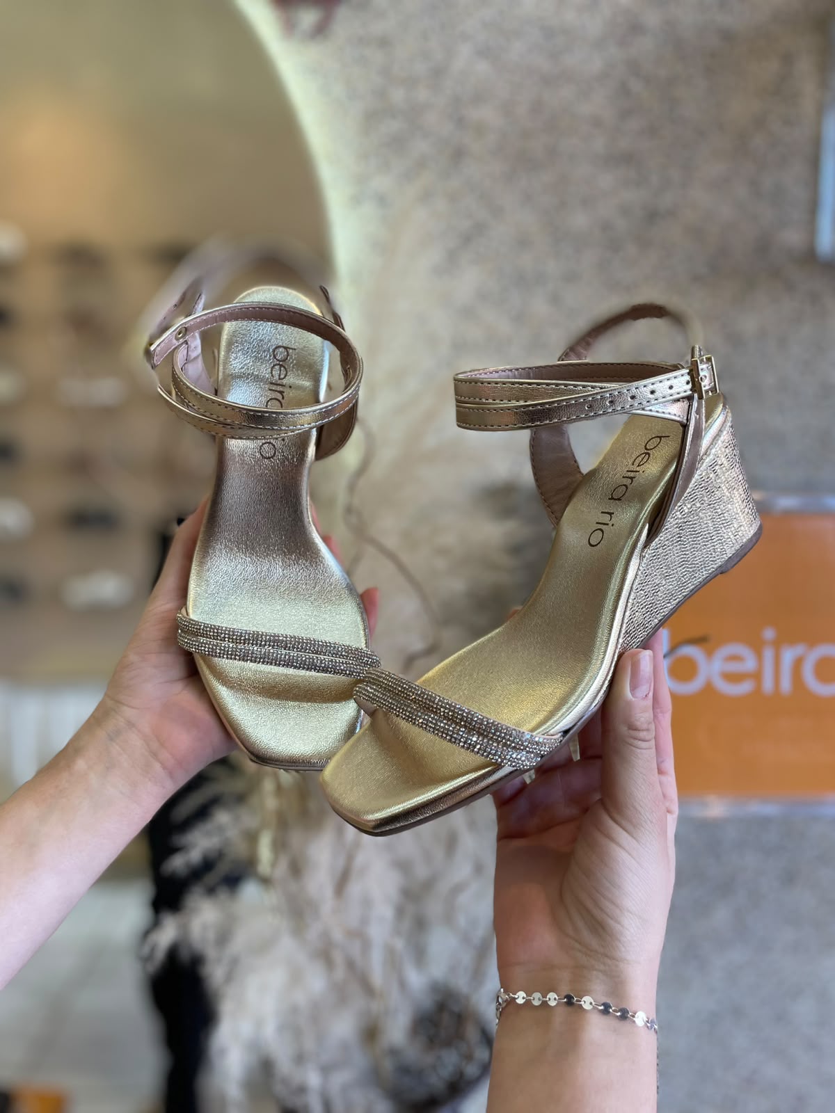 SALTO PLATAFORMA C FECHO 8597.204 |cor:Dourado Bege
