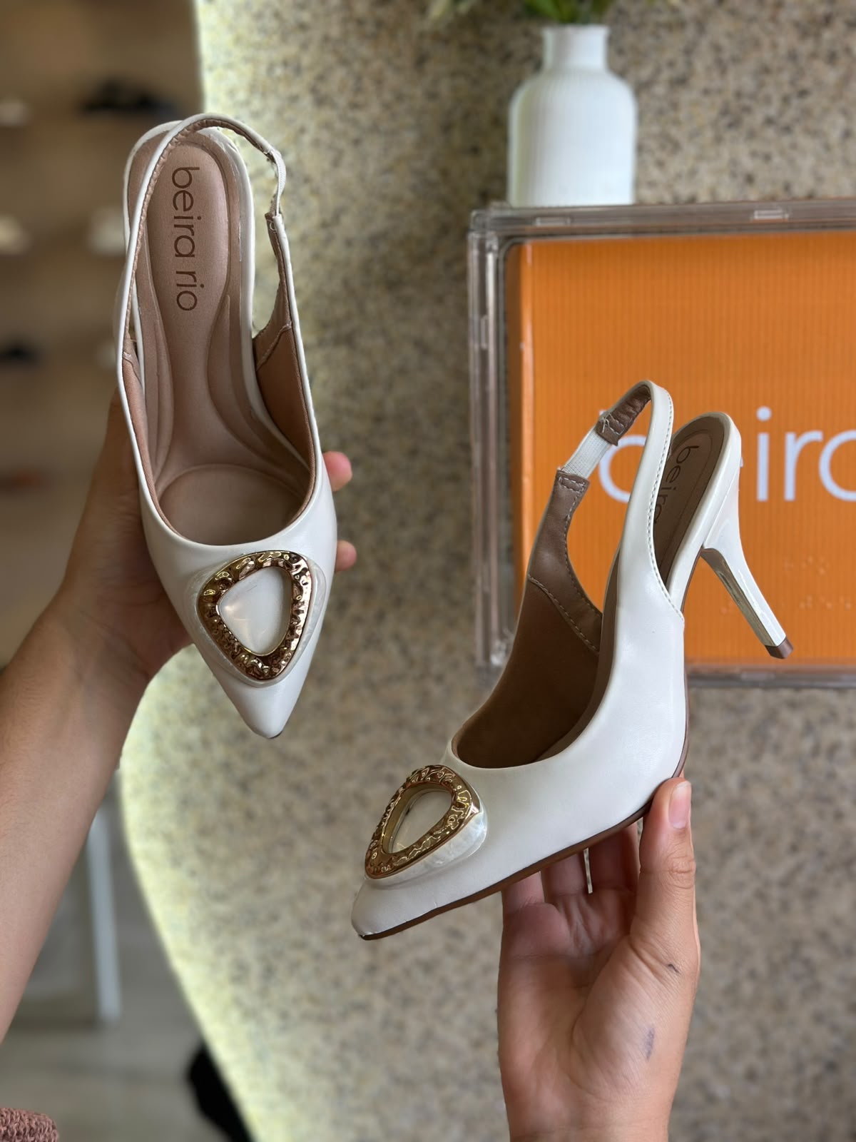 SCARPIN DETALHE 4122.1608 |cor:Branco Off White Dourado