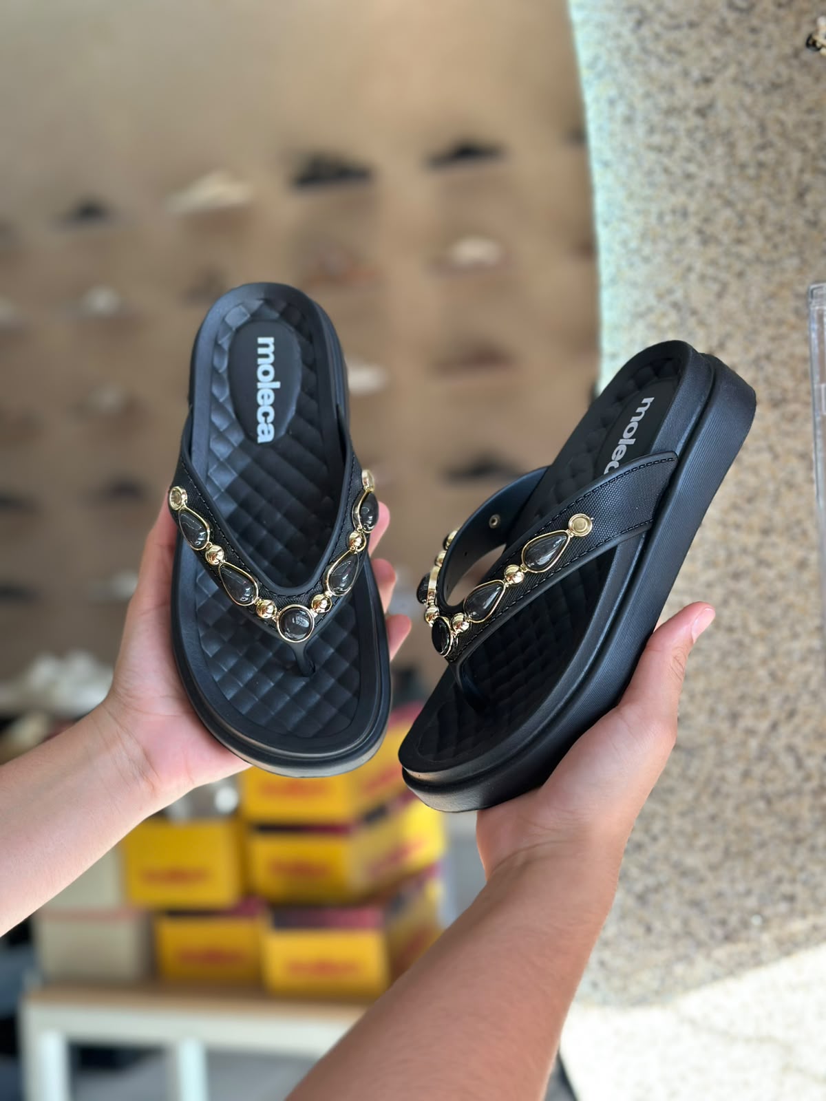 CHINELO EVA COM PEDRAS 5554.106 |cor:Preto